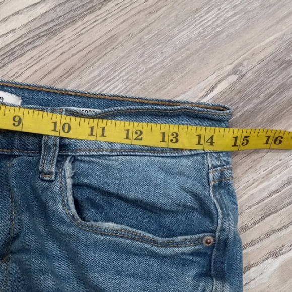 Kensie Jeans Women'd Blue Denim Cut Out Shorts Size 8 - Picture 9 of 11